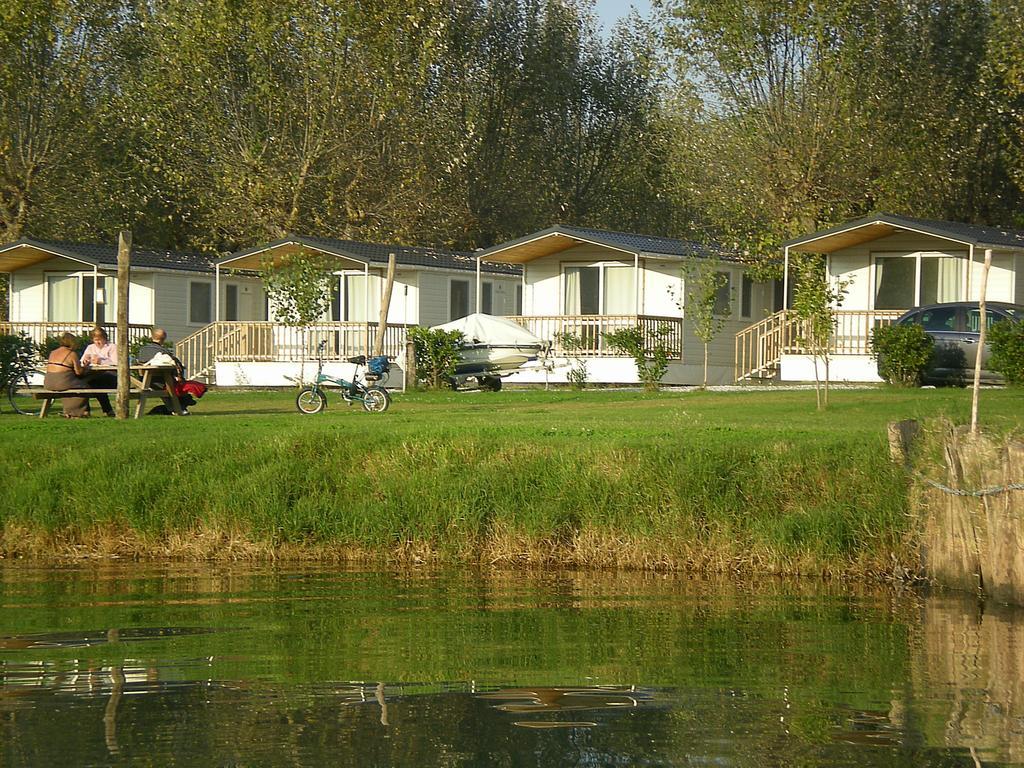 Iron Gate Marina3B Otel Sarzana Dış mekan fotoğraf