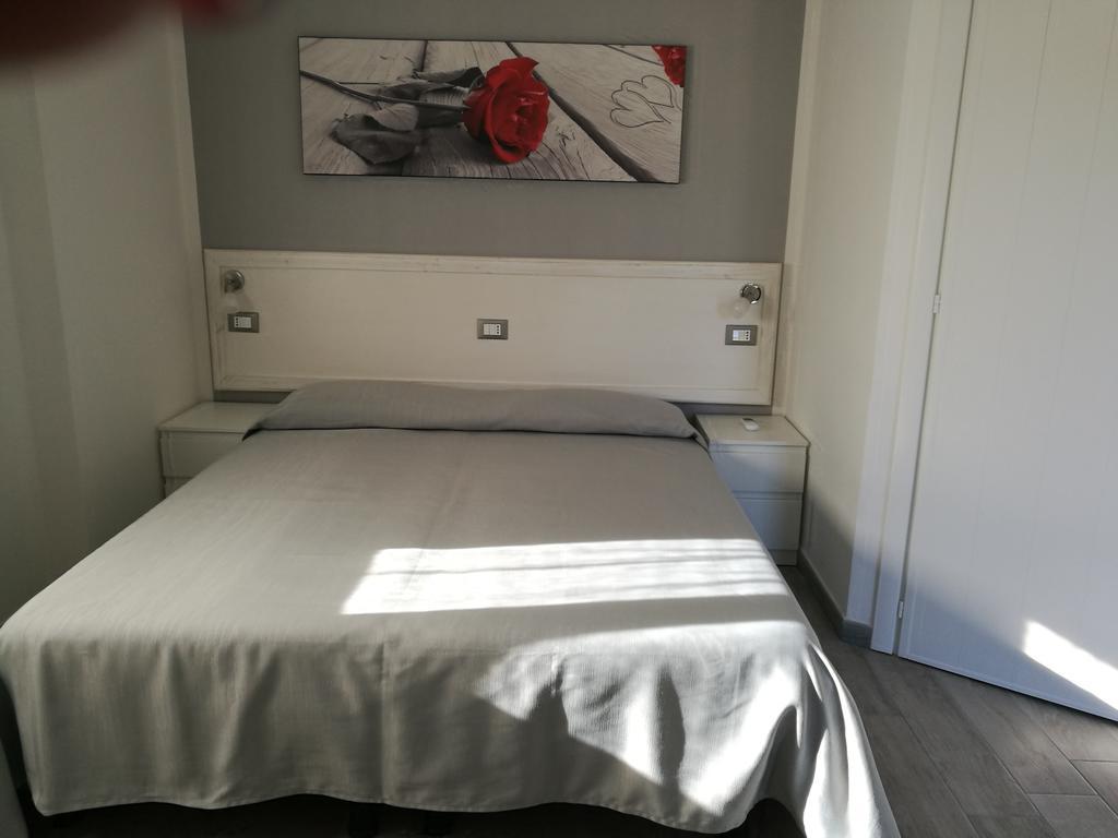 Iron Gate Marina3B Otel Sarzana Dış mekan fotoğraf