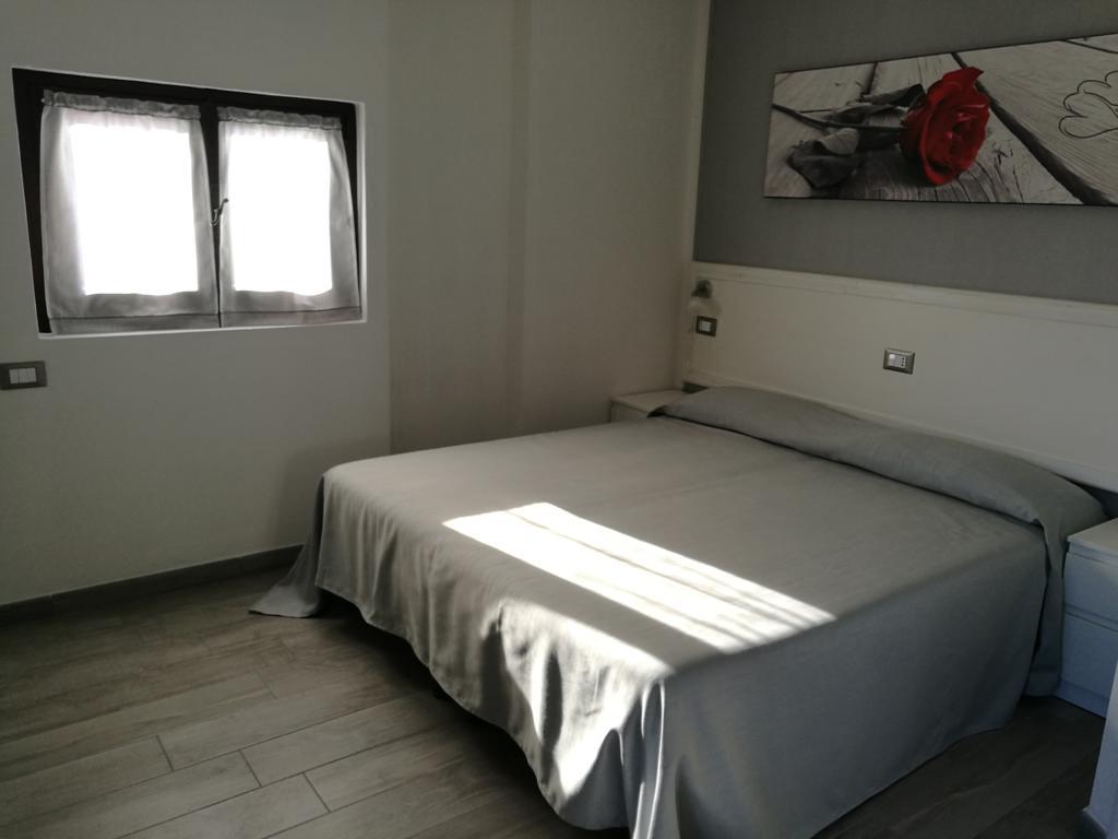 Iron Gate Marina3B Otel Sarzana Dış mekan fotoğraf